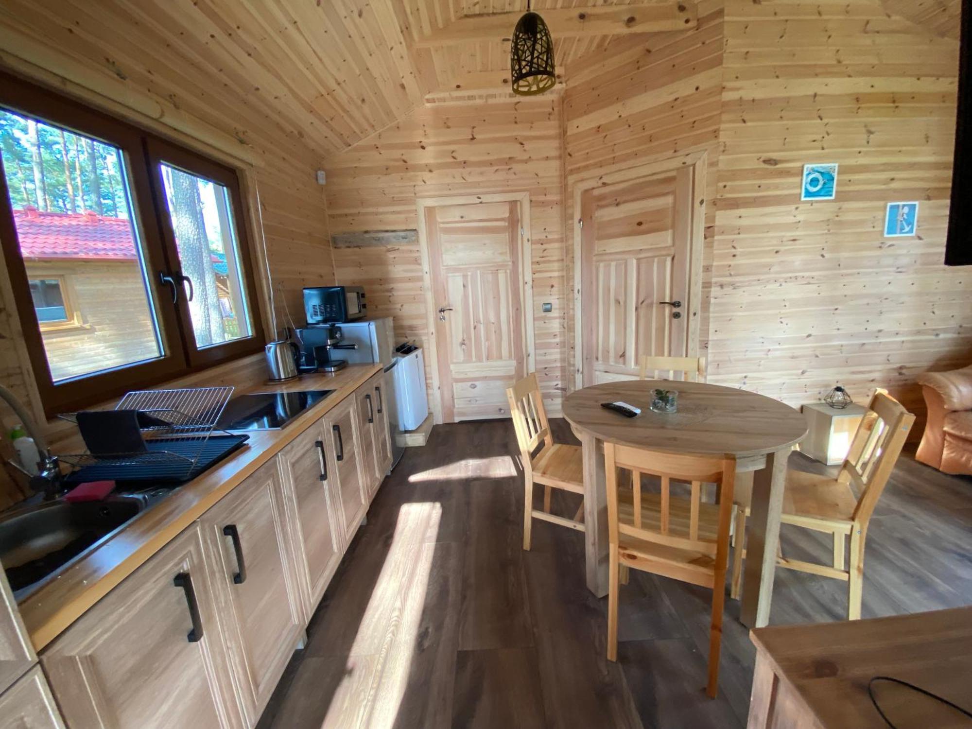 Domek Z Widokiem Jeziora Borsk Exteriör bild